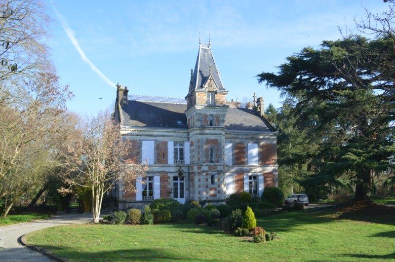 Sale castles, manorhouses, mansionhouses, monuments, properties, lux